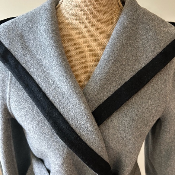 Magaschoni Grey Double-Faced Wool Wrap Coat with Hood & Black Trim Size Medium - Picture 3 of 8